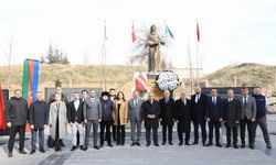Hocalı şehitleri, yeni yapılan Azerbaycan Parkı'nda anıldı