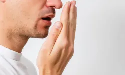 Ağız kokusuna karşı dil temizliği önemli