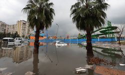 Antalya'da sel felaketi:  Eğitime ara verildi, 1 kişi hayatını kaybetti