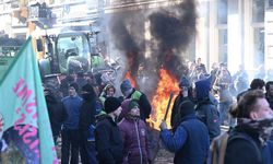 Avrupa'da çiftçiler ayaklandı: Brüksel'de traktörlerle protesto!