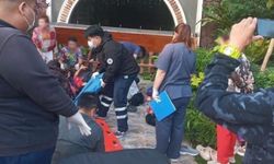 Poz vermek için çıktıkları balkon çöktü 13 kadın yaralandı