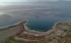 Burdur Gölü'nde tehlike çanları: Yarı yarıya yok olmuş!