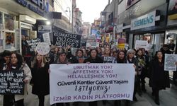 İzmir Kadın Platformu depremde yaşamını yitirenler için yürüdü