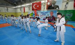 Gaziemir’in taekwondocularından kuşak mücadelesi