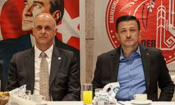 Hamza Dağ ve Ümit Özlale Aynı Etkinlikte: İzmir bir partinin kalesi değil