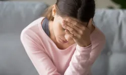 Migren, kadınlarda 3 kat daha fazla görülüyor
