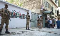 Pakistan'da seçimler kana bulandı! 12 kişi öldü