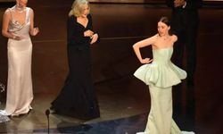 Emma Stone'un Elbisesi Yırtıldı, Gözyaşlarına Boğuldu
