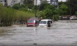 Şiddetli yağışlar nedeniyle sekiz kişi öldü