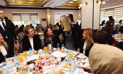 KADEM, İzmir'de Dünya Kadınlar Günü dolayısıyla etkinlik düzenledi