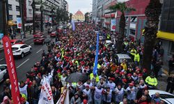 İzmir'de binlerce işçiden oturma eylemi!