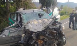 Kaza yapan araçtaki üç kişi yaralandı