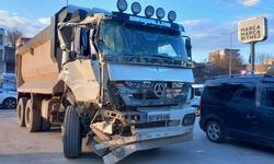 Diyarbakır'da kamyon 4 aracı biçti: 3 yaralı