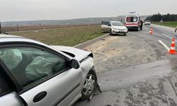 Edirne'de iki otomobil çarpıştı: 1'i çocuk 5 yaralı
