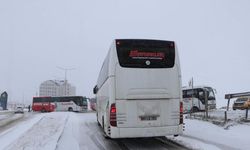 Erzurum'da kar yağışı; 130 kırsal mahalle yolu kapandı