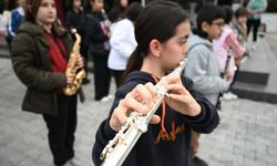 Geleceğin müzisyenleri İstiklal Marşı'nı seslendirdi