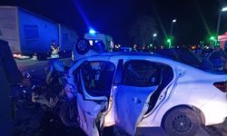 İki otomobil çarpıştı: 2 ölü, 1 yaralı
