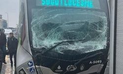 İstanbul Avcılar’da iki metrobüs çarpıştı: 4 yaralı