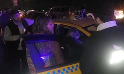 İstanbul Kadıköy'de taksi ile otomobil çarpıştı: 1 yaralı