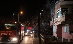 Kayseri'de 3 katlı binada yangın: 1 kişi dumandan etkilendi