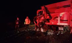 Kilis’te, TIR ile kamyonet çarpıştı: 3 yaralı