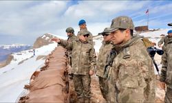 Orgeneral Bayraktaroğlu, sınır ötesi ve hudut hattındaki askerleri denetledi