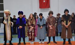 Sivas'ta yağmur altında Nevruz kutlaması