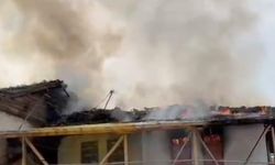 Yangında iki katlı ev, kullanılamaz hale geldi