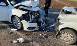 Otomobil ile hafif ticari araç çarpıştı: 1 ölü, 2 yaralı