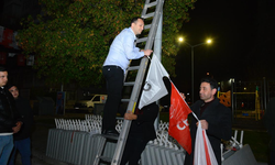 CHP'nin genç başkan adayları Önal ve Eşki bayrak astı