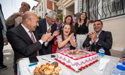 Başkan Soyer'den Dilan’a doğum günü sürprizi