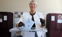 Antalya'da yerleşik yabancılar oy kullandı