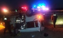 Devrilen minibüsteki altı kişi yaralandı