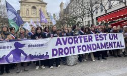 Fransa’da kürtaj hakkı anayasada yerini aldı