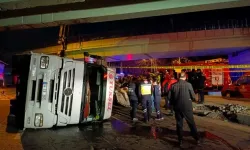 Bakırköy'de feci kaza; TIR otomobilin üstüne devrildi 4 ölü!