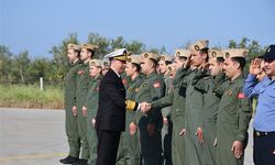 Deniz Kuvvetleri Komutanı Oramiral Ercüment Tatlıoğlu, personelle bayramlaştı