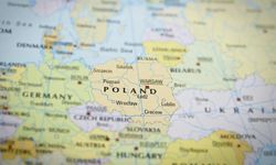 Polonya'da yerel seçim rüzgarı: Aşırı sağcı PiS güç kaybediyor