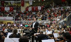 Cumhurbaşkanlığı Senfoni Orkestrası, öğrencilerle konser verdi