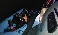 İzmir açıklarında 18 düzensiz göçmen yakalandı