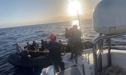 İzmir açıklarında 28 kaçak göçmen kurtarıldı
