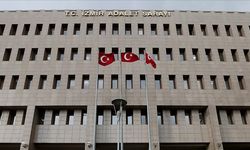 İzmir'deki FETÖ operasyonunda 18 kişi tutuklandı