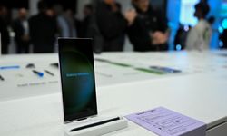 Samsung, akıllı telefon satışında Apple'ı geçti