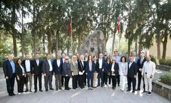 Başkan Ünsal'ın ilk ziyareti Zübeyde Hanım'a