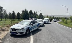 Diyarbakır’da lastiği fırlayan otomobil takla attı: 3 yaralı