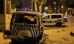 Kadıköy'de alkollü sürücü park halindeki 2 polis aracına çarptı