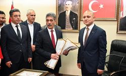 Kırıkkale Belediye Başkanı Önal, mazbatasını aldı