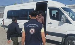 Osmaniye'de durdurulan minibüsten 9 kaçak göçmen çıktı