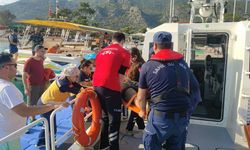 Teknede düşen turist, bot ile hastaneye götürüldü