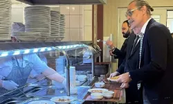 Erdal Beşikçioğlu yemeğini belediye yemekhanesinde yiyor!