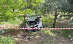 Diyarbakır’da lastiği fırlayan otomobil takla attı
